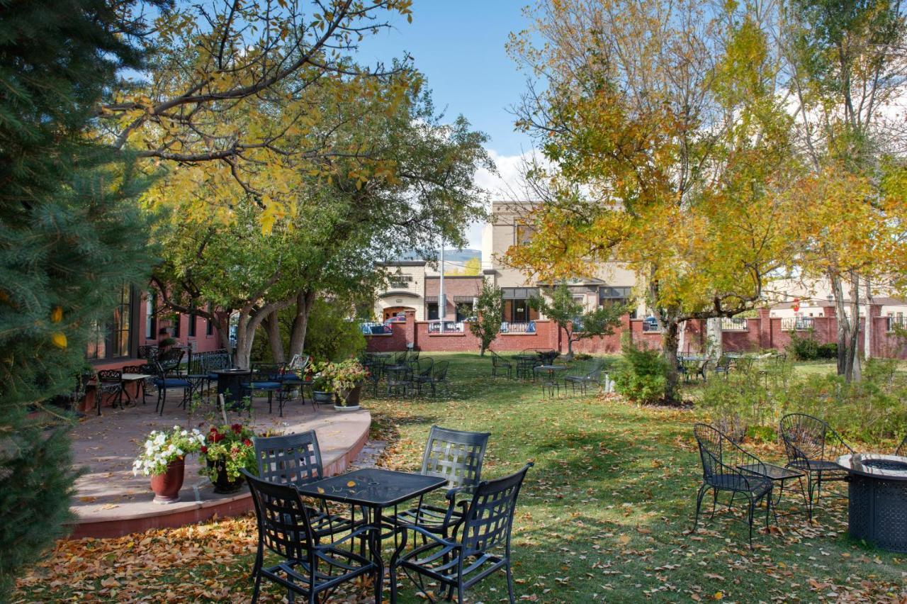 Chamberlin Inn Cody Exterior photo
